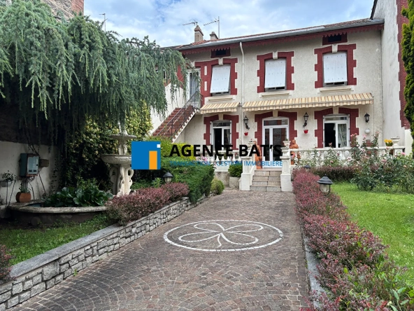 Vente maison de ville à Unieux - 130 m² avec terrasse, garage et panneaux solaires