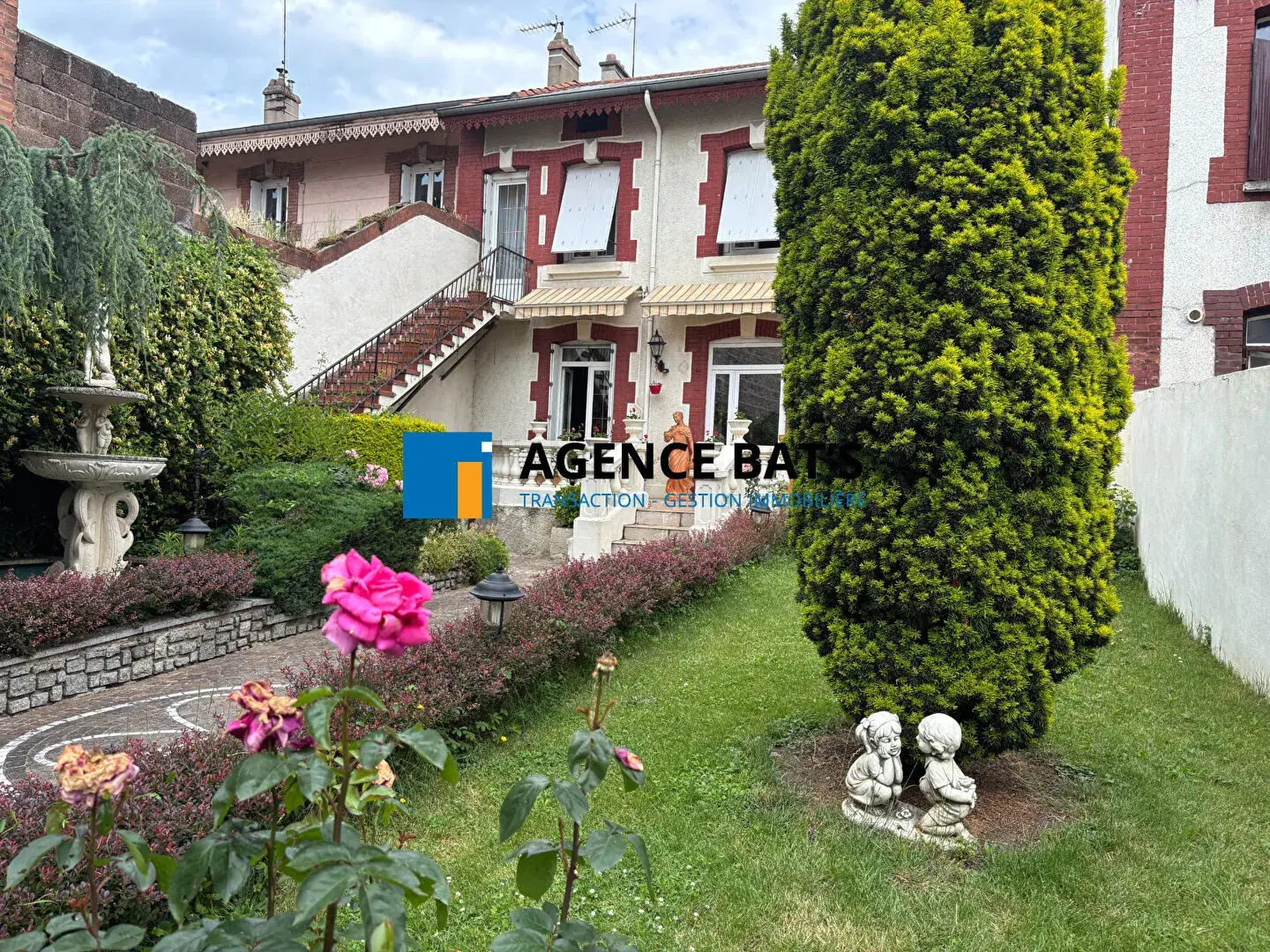 Vente maison de ville à Unieux - 130 m² avec terrasse, garage et panneaux solaires 