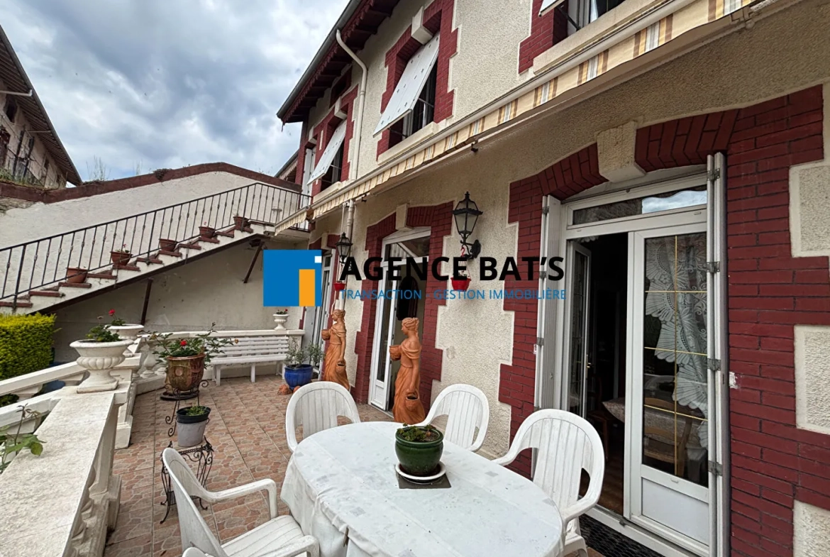 Vente maison de ville à Unieux - 130 m² avec terrasse, garage et panneaux solaires 