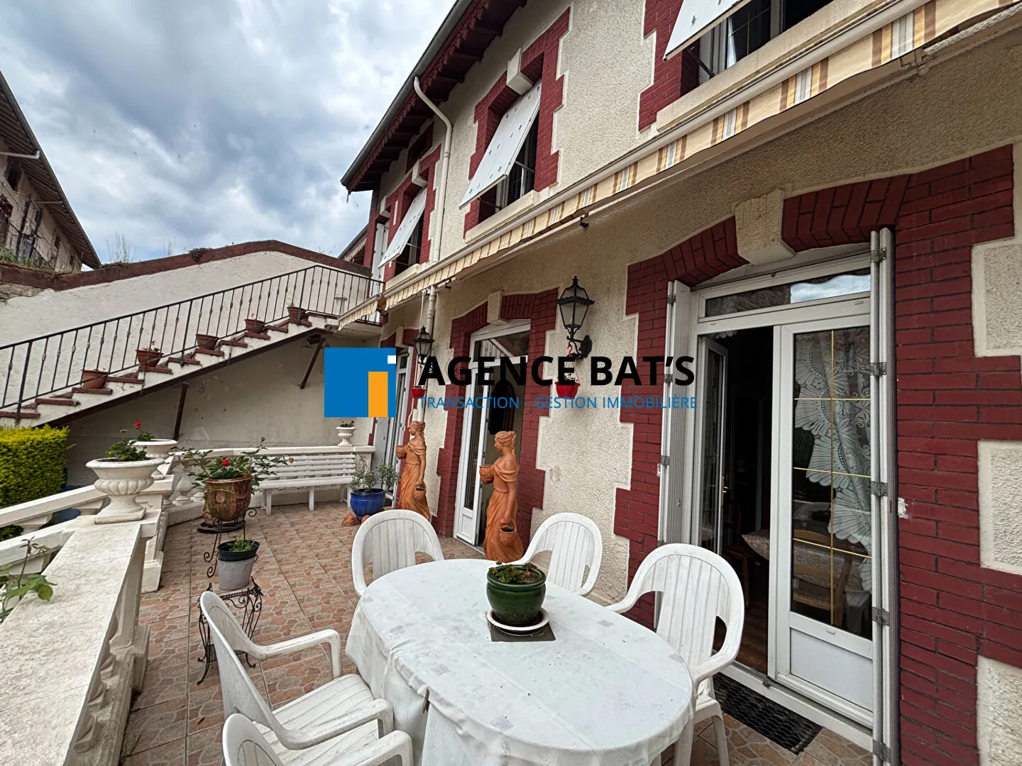 Vente maison de ville à Unieux - 130 m² avec terrasse, garage et panneaux solaires 