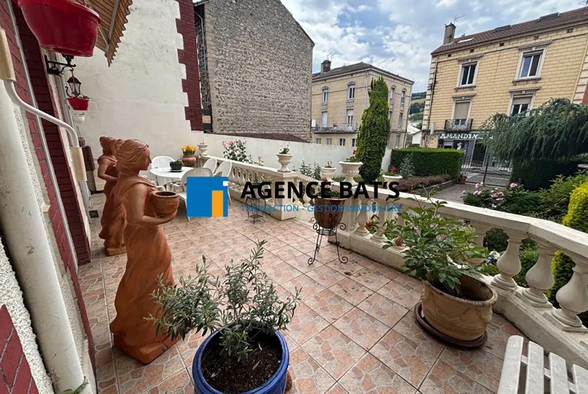 Vente maison de ville à Unieux - 130 m² avec terrasse, garage et panneaux solaires 