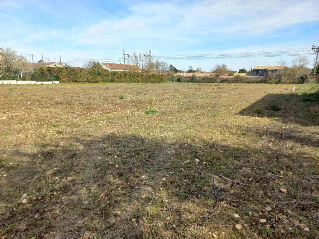 Terrain à bâtir plat de 750 m² à Portets proche des commerces