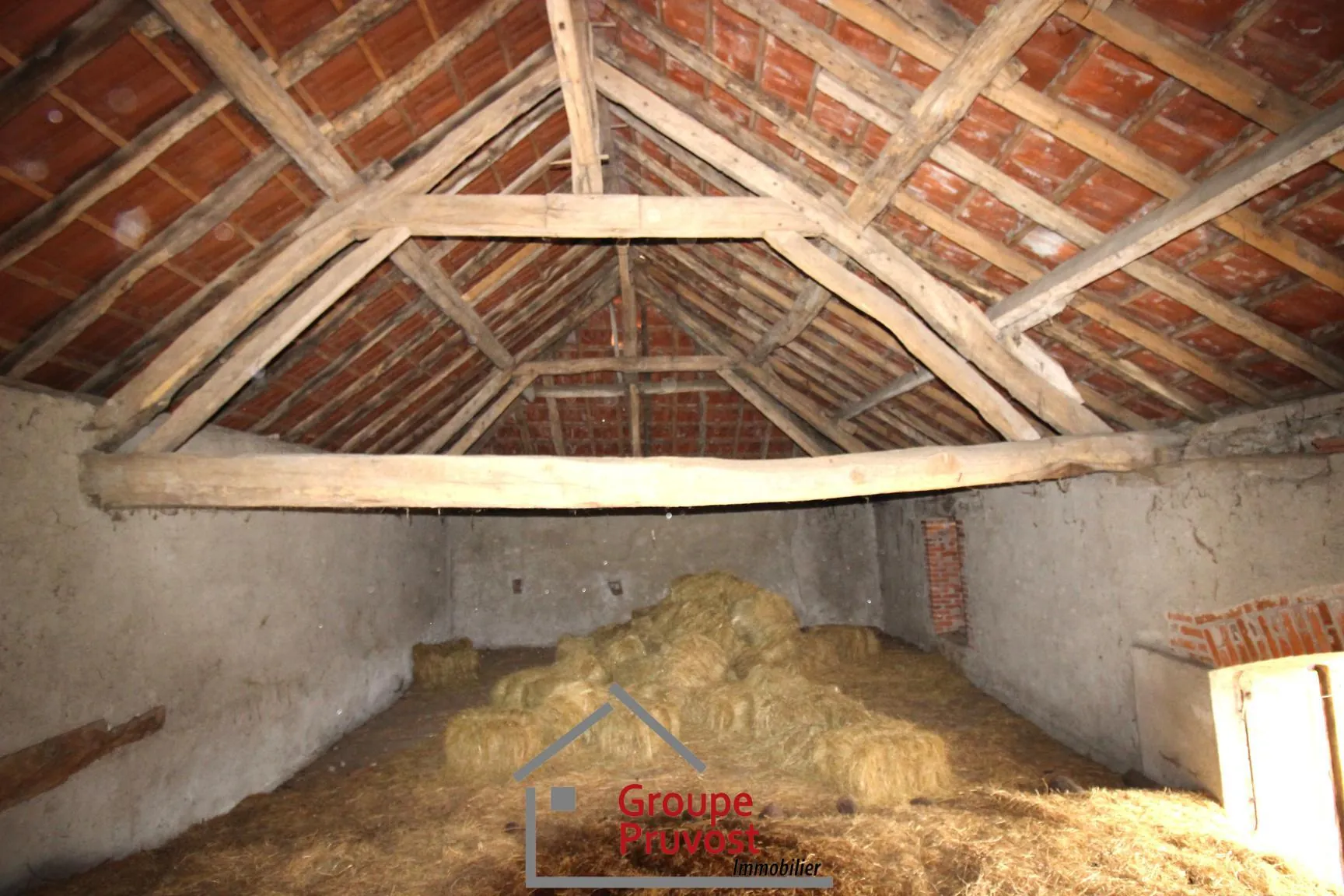 Ancienne ferme en pierre à rénover à Dompierre-les-Ormes - Potentiel Unique 