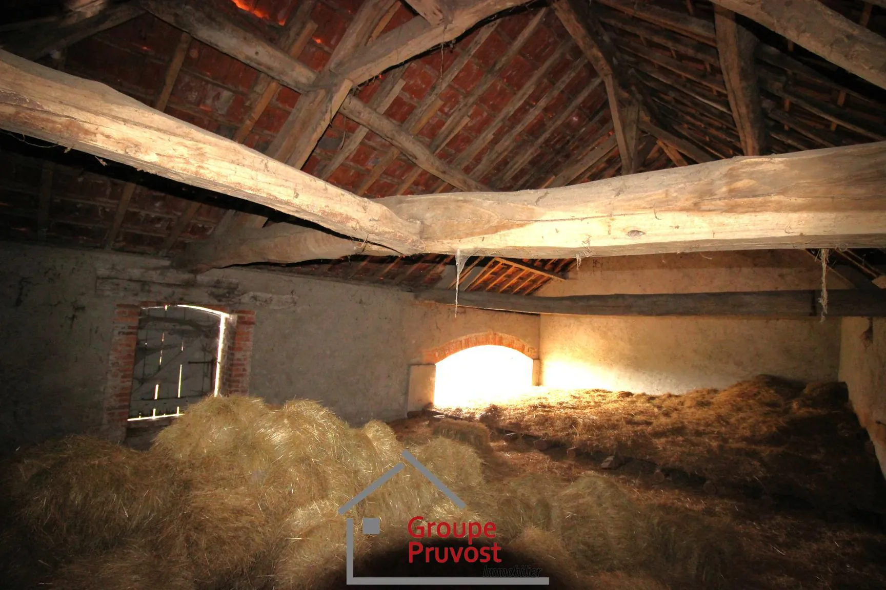 Ancienne ferme en pierre à rénover à Dompierre-les-Ormes - Potentiel Unique 