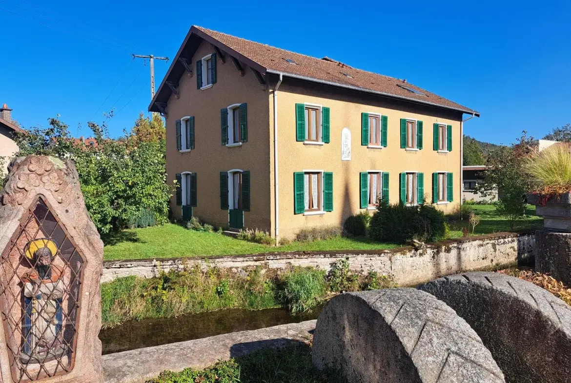 Maison bourgeoise de 220 m² à Docelles, potentiel immobilier exceptionnel 