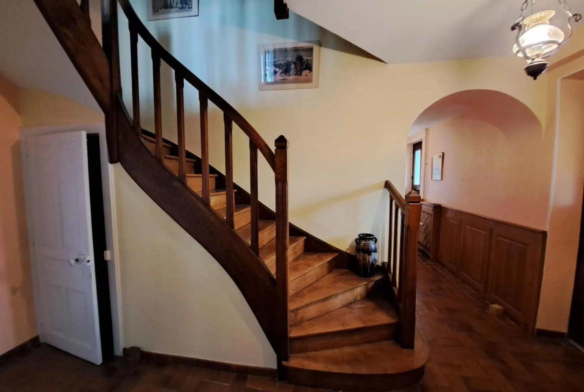 Maison bourgeoise de 220 m² à Docelles, potentiel immobilier exceptionnel 