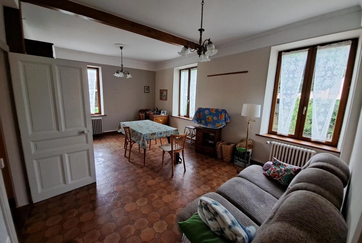 Maison bourgeoise de 220 m² à Docelles, potentiel immobilier exceptionnel 
