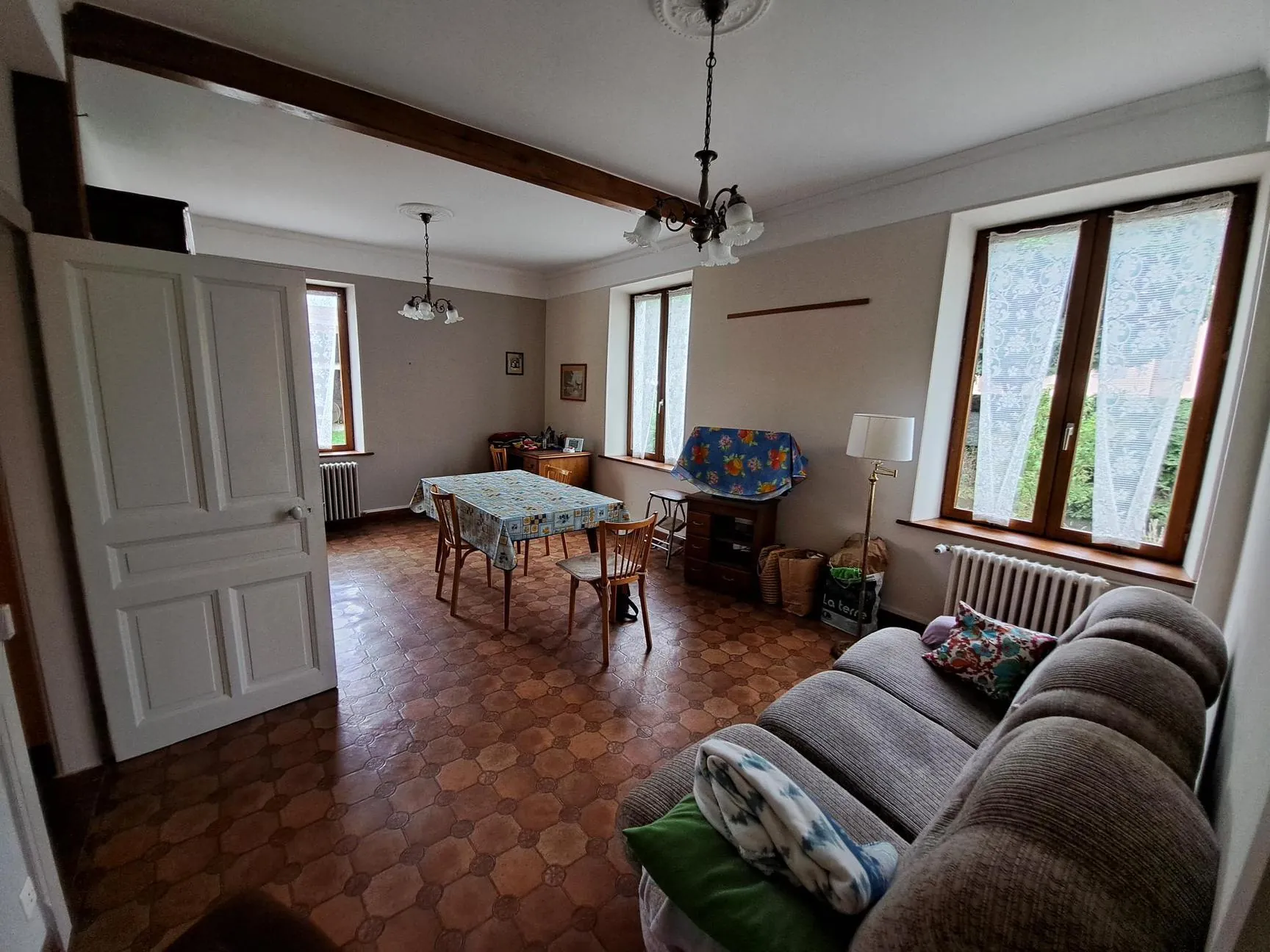 Maison bourgeoise de 220 m² à Docelles, potentiel immobilier exceptionnel 