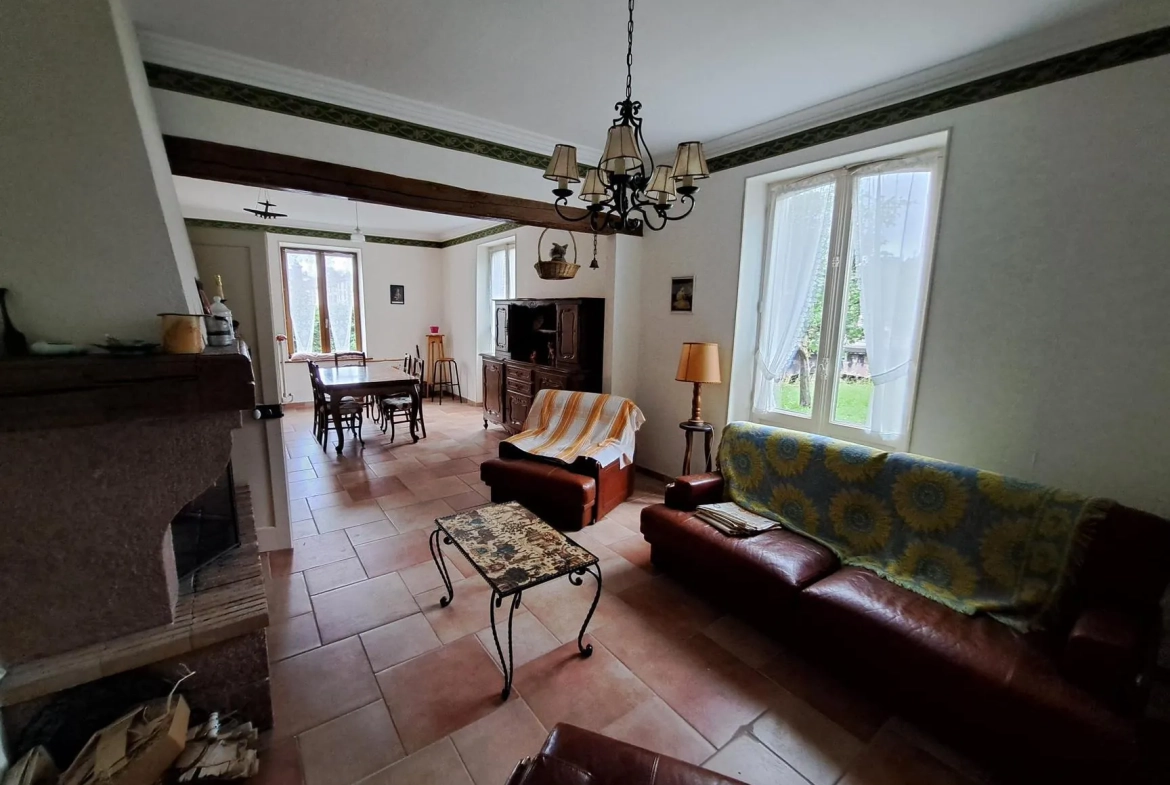 Maison bourgeoise de 220 m² à Docelles, potentiel immobilier exceptionnel 