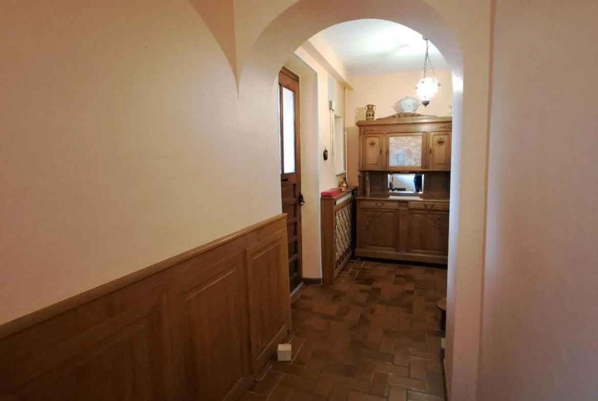 Maison bourgeoise de 220 m² à Docelles, potentiel immobilier exceptionnel 