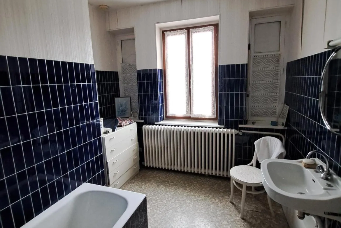 Maison bourgeoise de 220 m² à Docelles, potentiel immobilier exceptionnel 