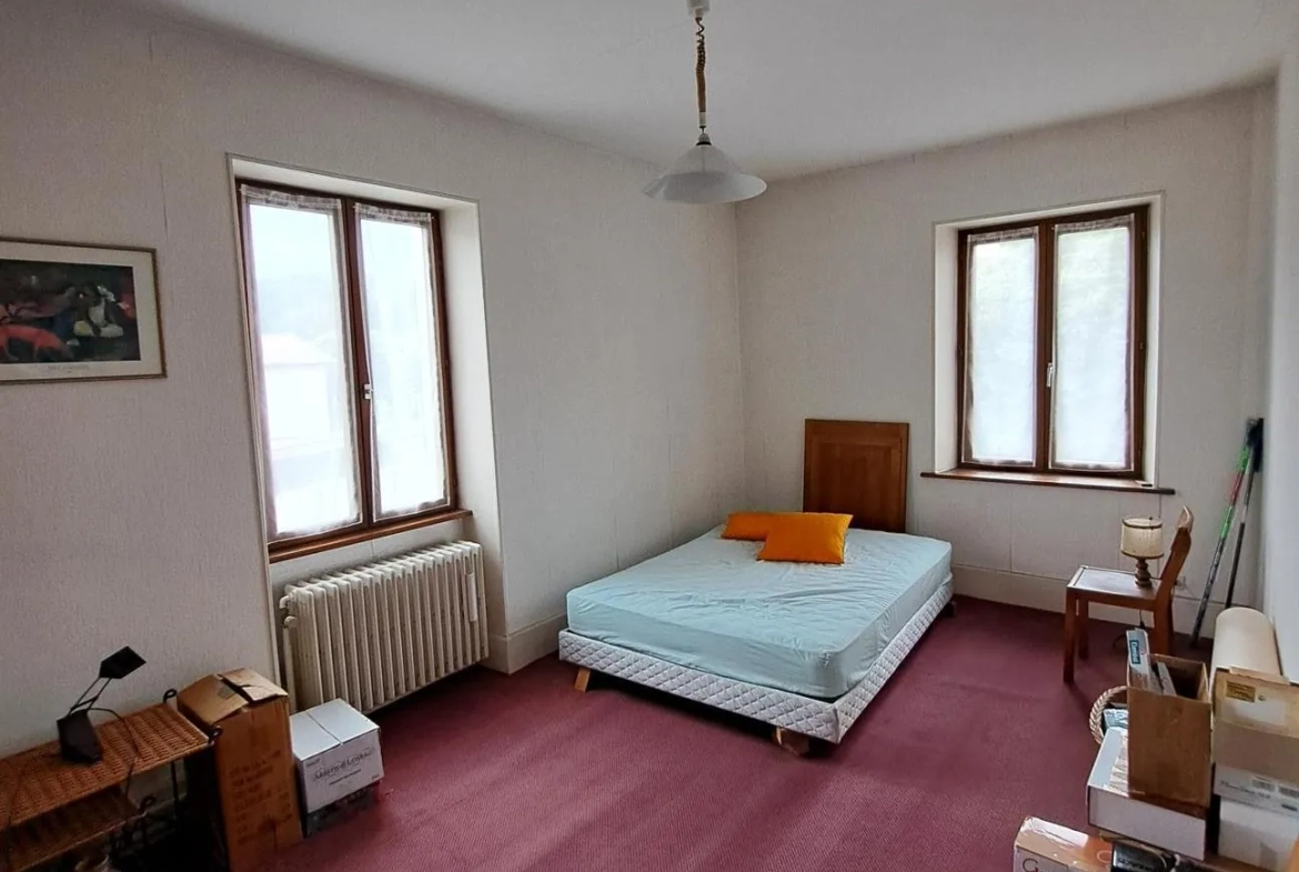 Maison bourgeoise de 220 m² à Docelles, potentiel immobilier exceptionnel 