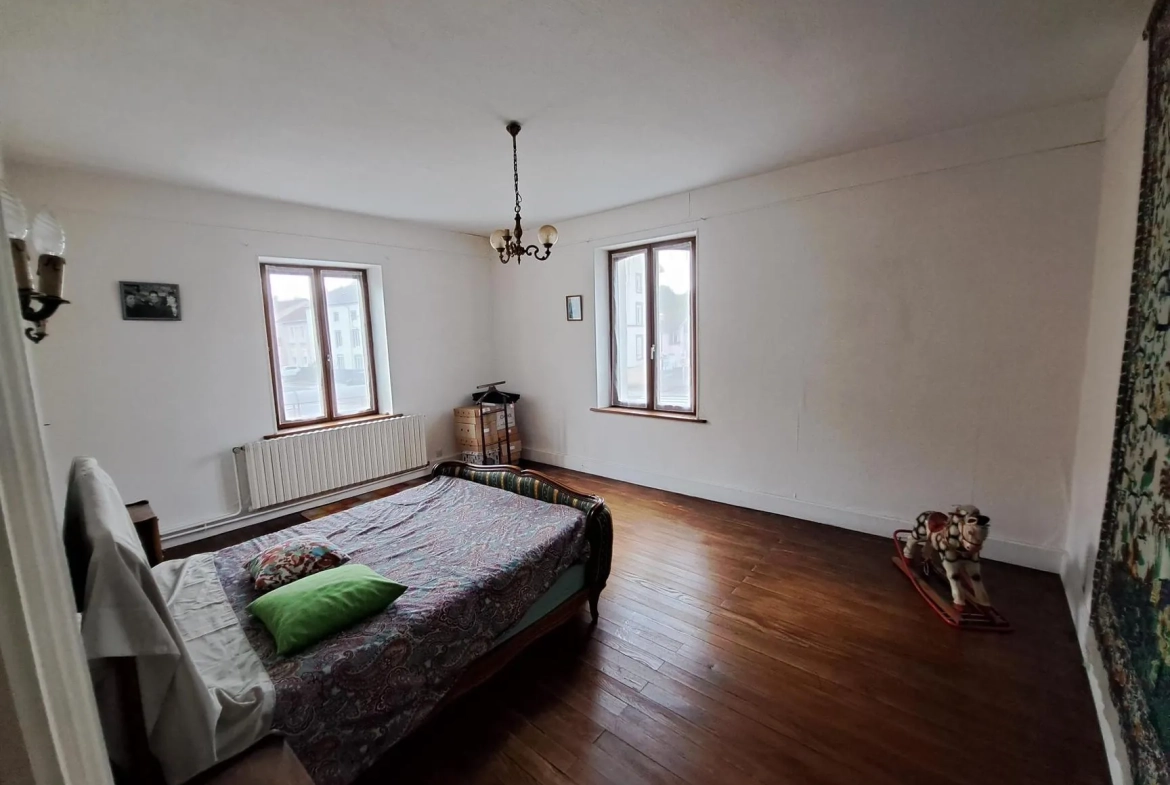 Maison bourgeoise de 220 m² à Docelles, potentiel immobilier exceptionnel 