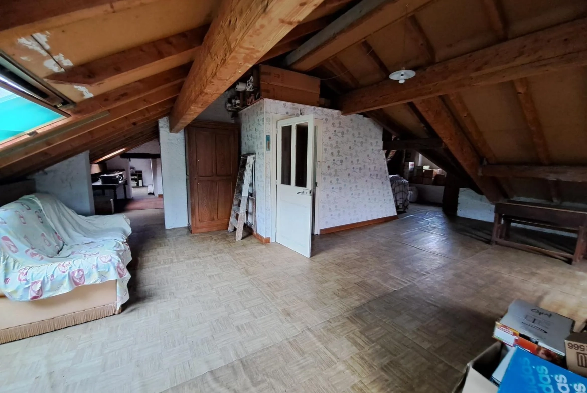 Maison bourgeoise de 220 m² à Docelles, potentiel immobilier exceptionnel 
