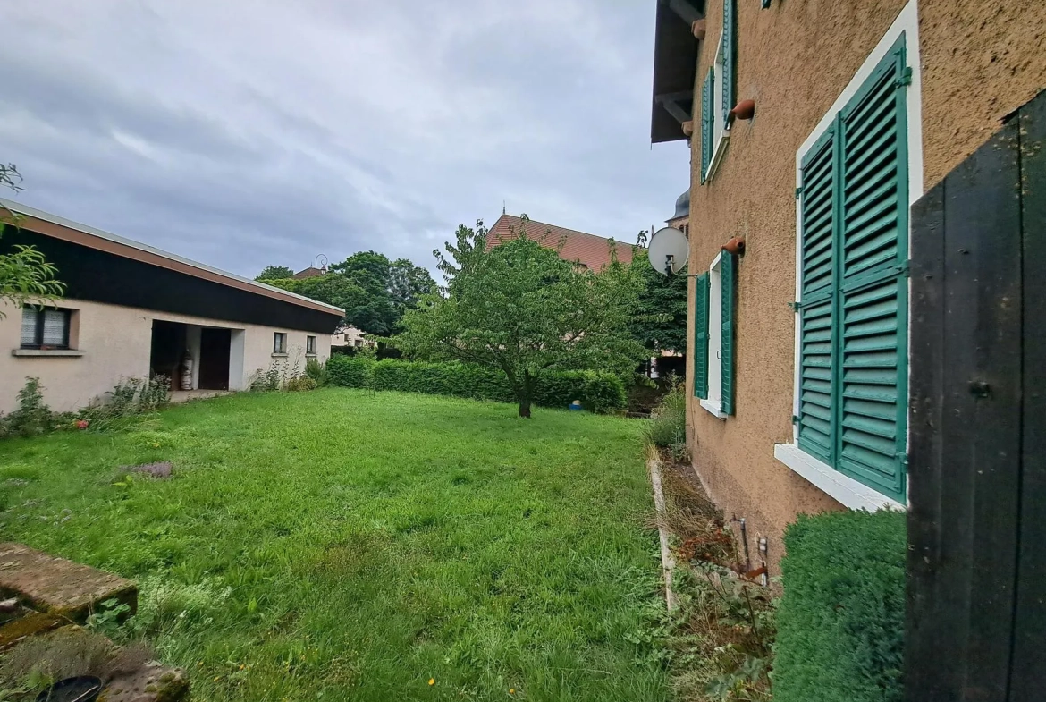 Maison bourgeoise de 220 m² à Docelles, potentiel immobilier exceptionnel 