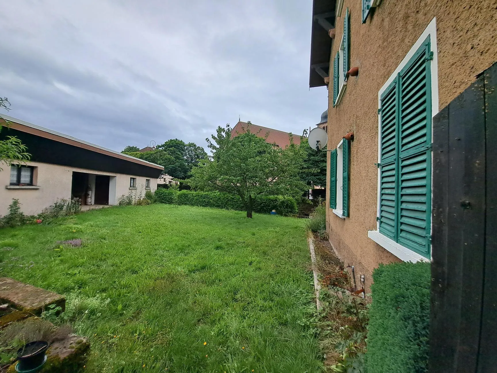Maison bourgeoise de 220 m² à Docelles, potentiel immobilier exceptionnel 