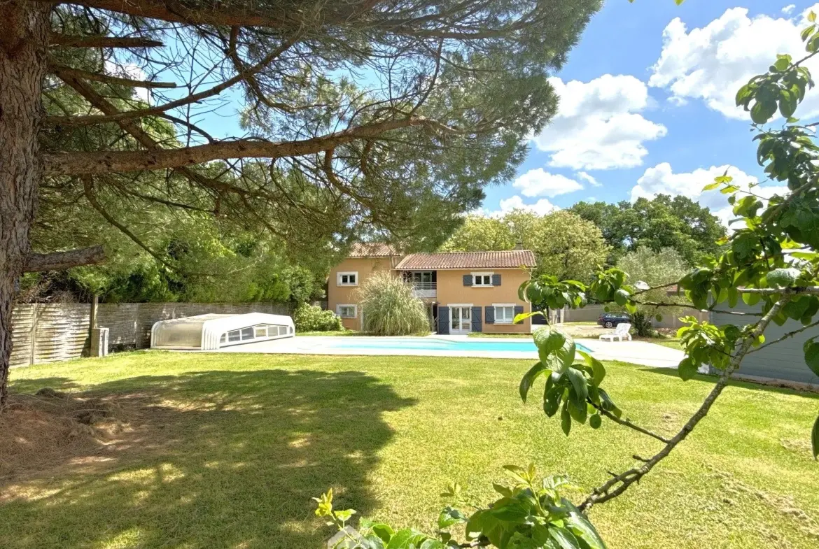Maison de 160 m² avec piscine et grange à Saint-Martin-la-Pallu 