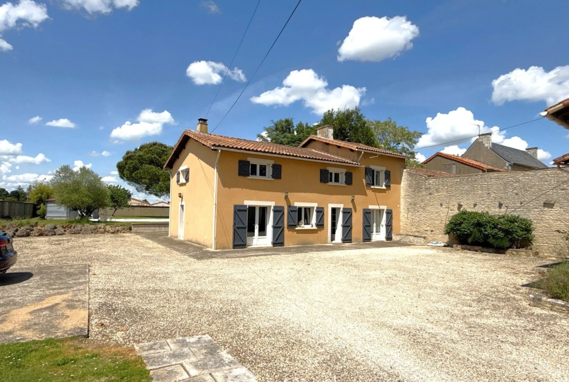 Maison de 160 m² avec piscine et grange à Saint-Martin-la-Pallu 
