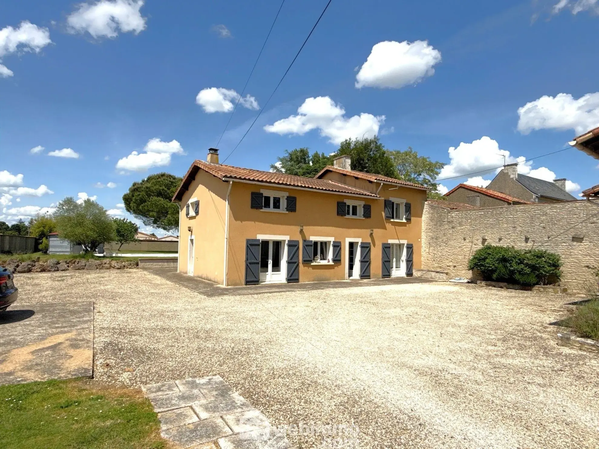 Maison de 160 m² avec piscine et grange à Saint-Martin-la-Pallu 