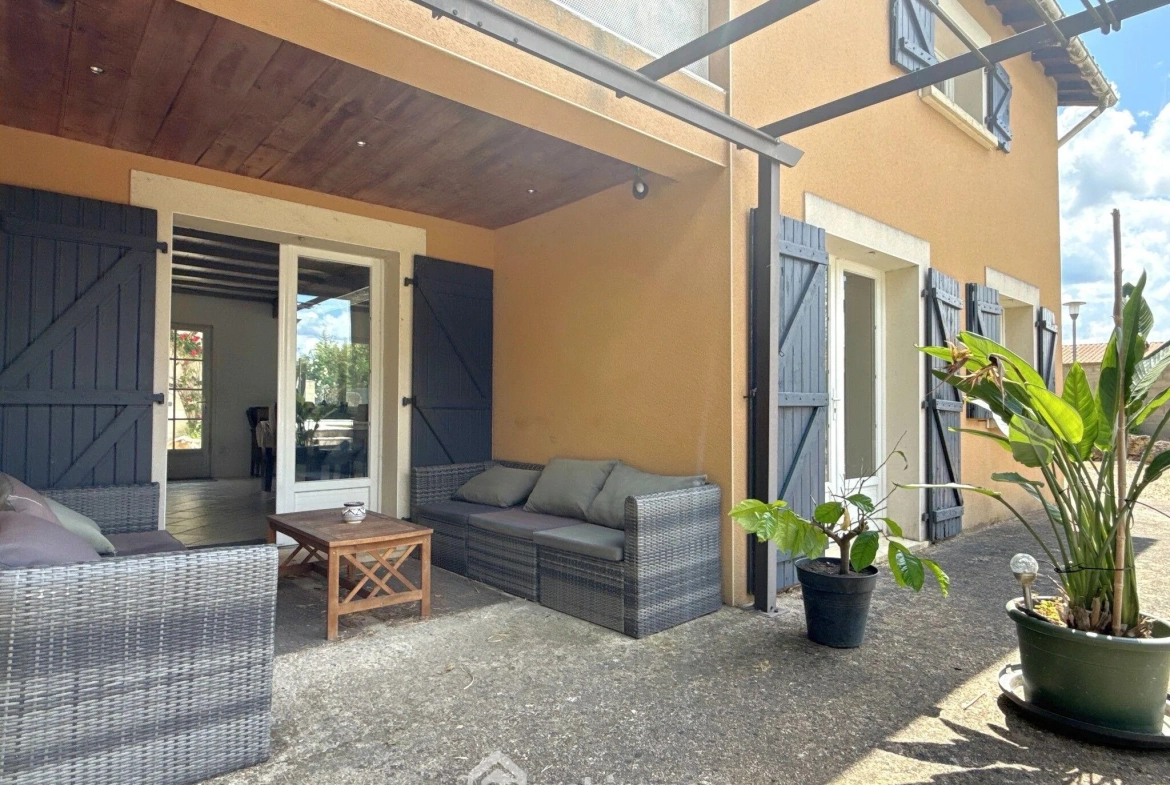 Maison de 160 m² avec piscine et grange à Saint-Martin-la-Pallu 