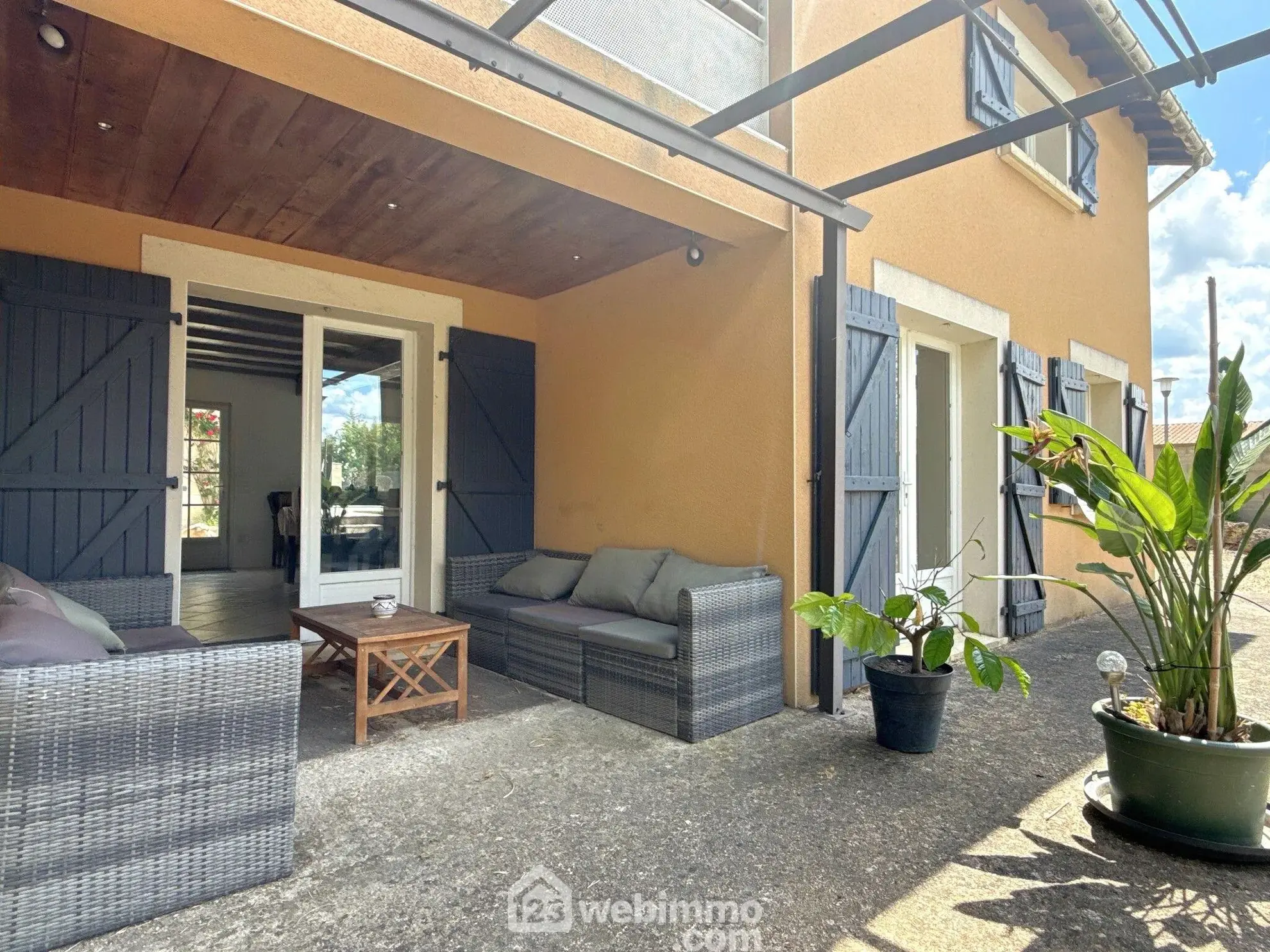 Maison de 160 m² avec piscine et grange à Saint-Martin-la-Pallu 
