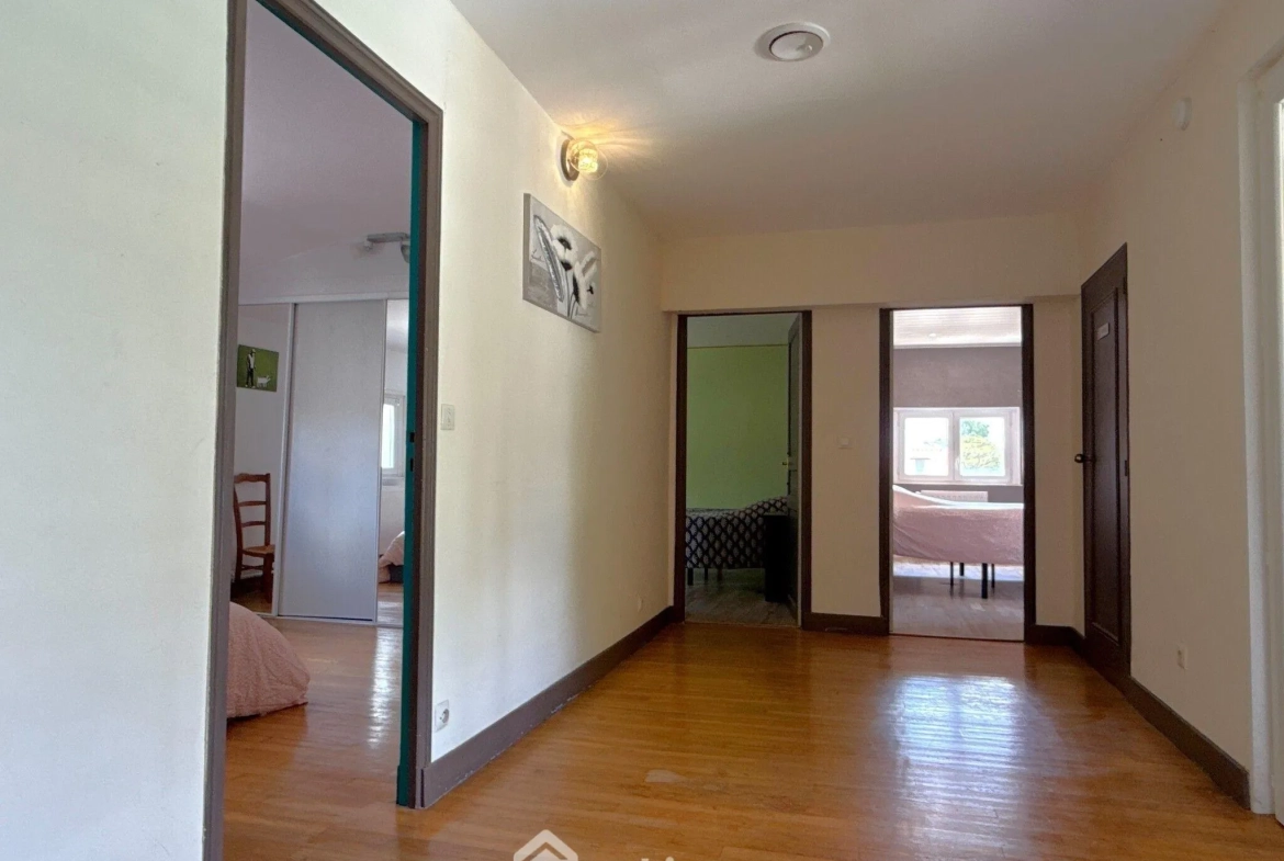 Maison de 160 m² avec piscine et grange à Saint-Martin-la-Pallu 