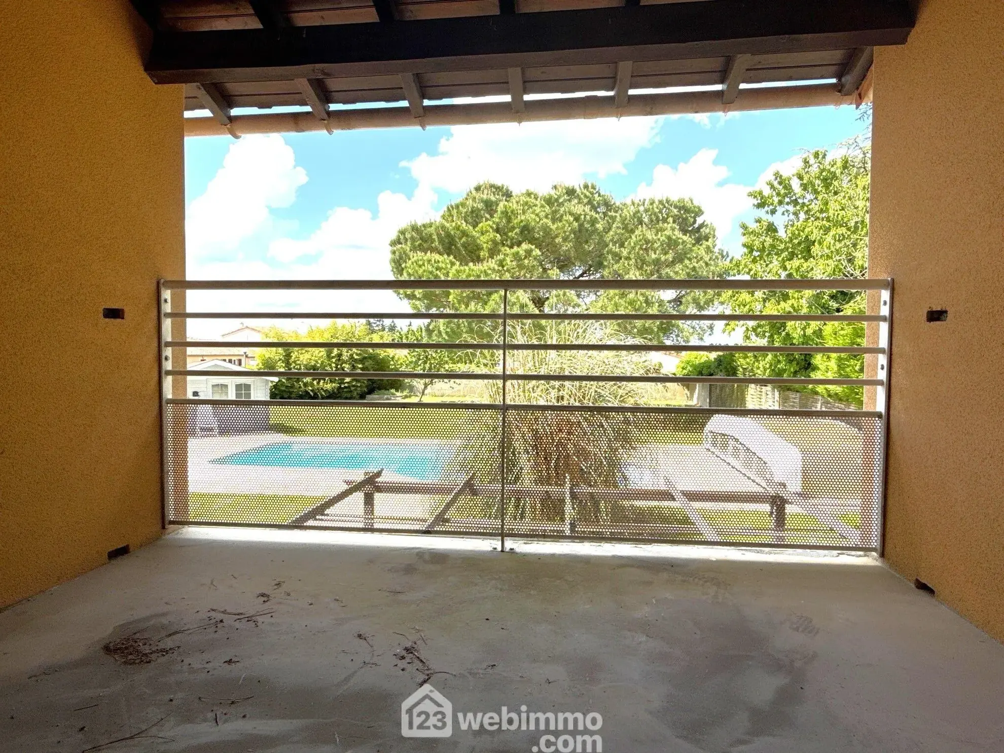 Maison de 160 m² avec piscine et grange à Saint-Martin-la-Pallu 
