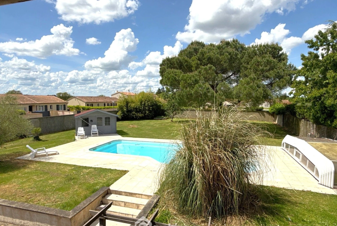 Maison de 160 m² avec piscine et grange à Saint-Martin-la-Pallu 