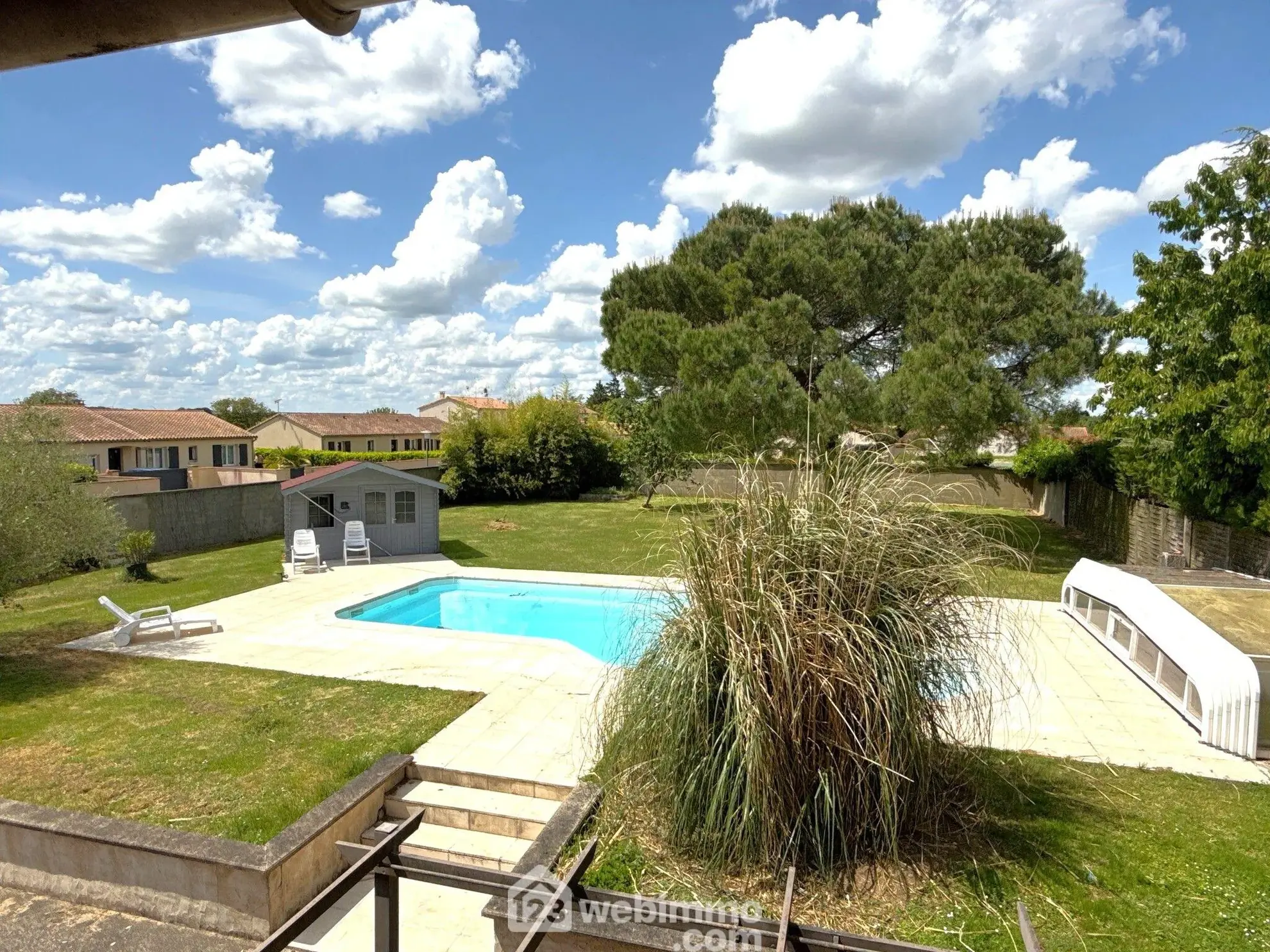 Maison de 160 m² avec piscine et grange à Saint-Martin-la-Pallu 