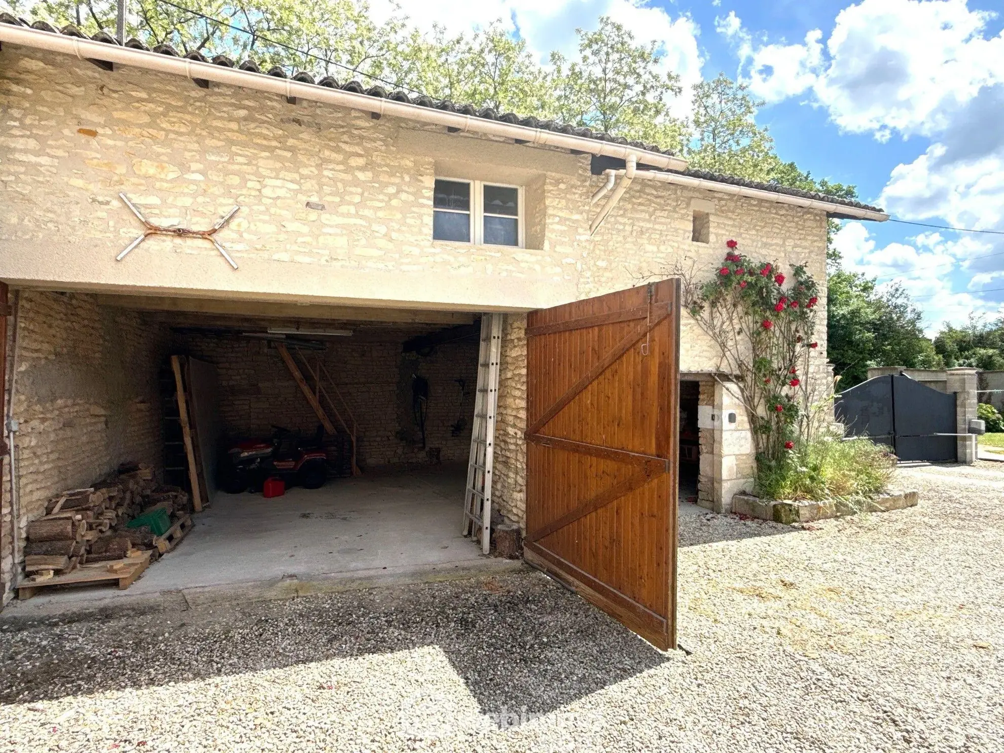 Maison de 160 m² avec piscine et grange à Saint-Martin-la-Pallu 