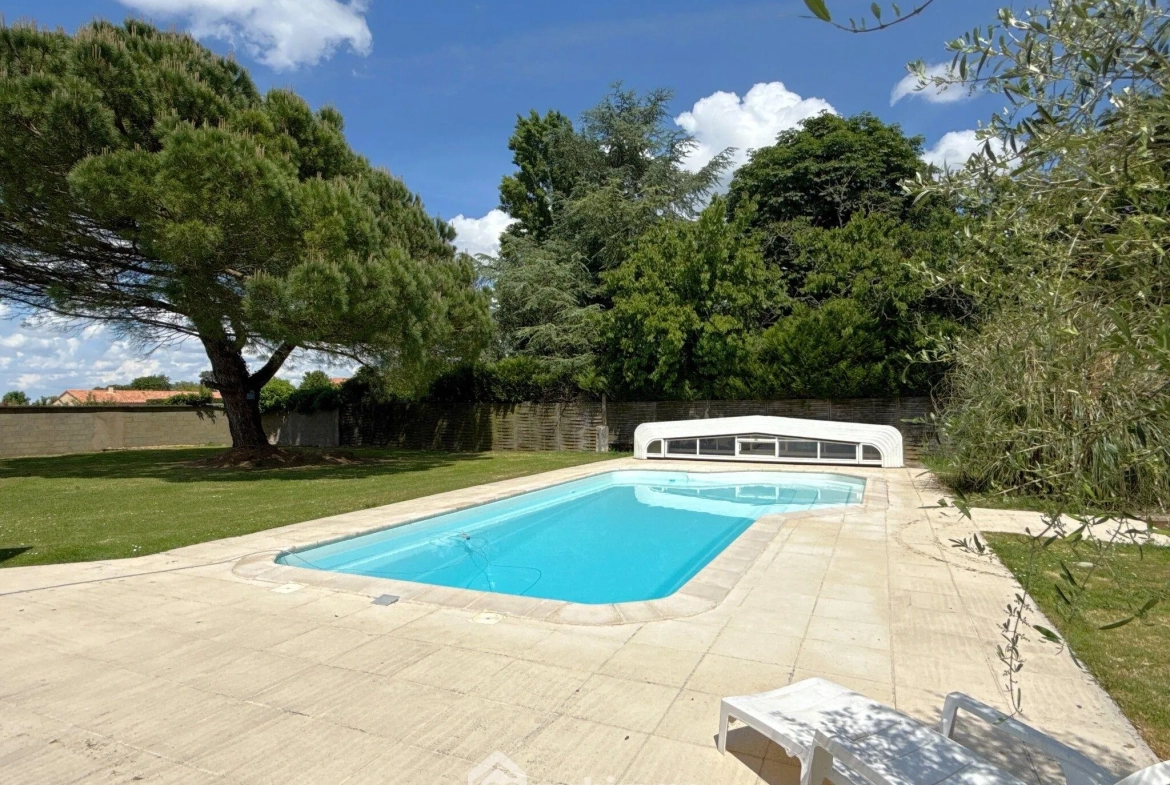 Maison de 160 m² avec piscine et grange à Saint-Martin-la-Pallu 