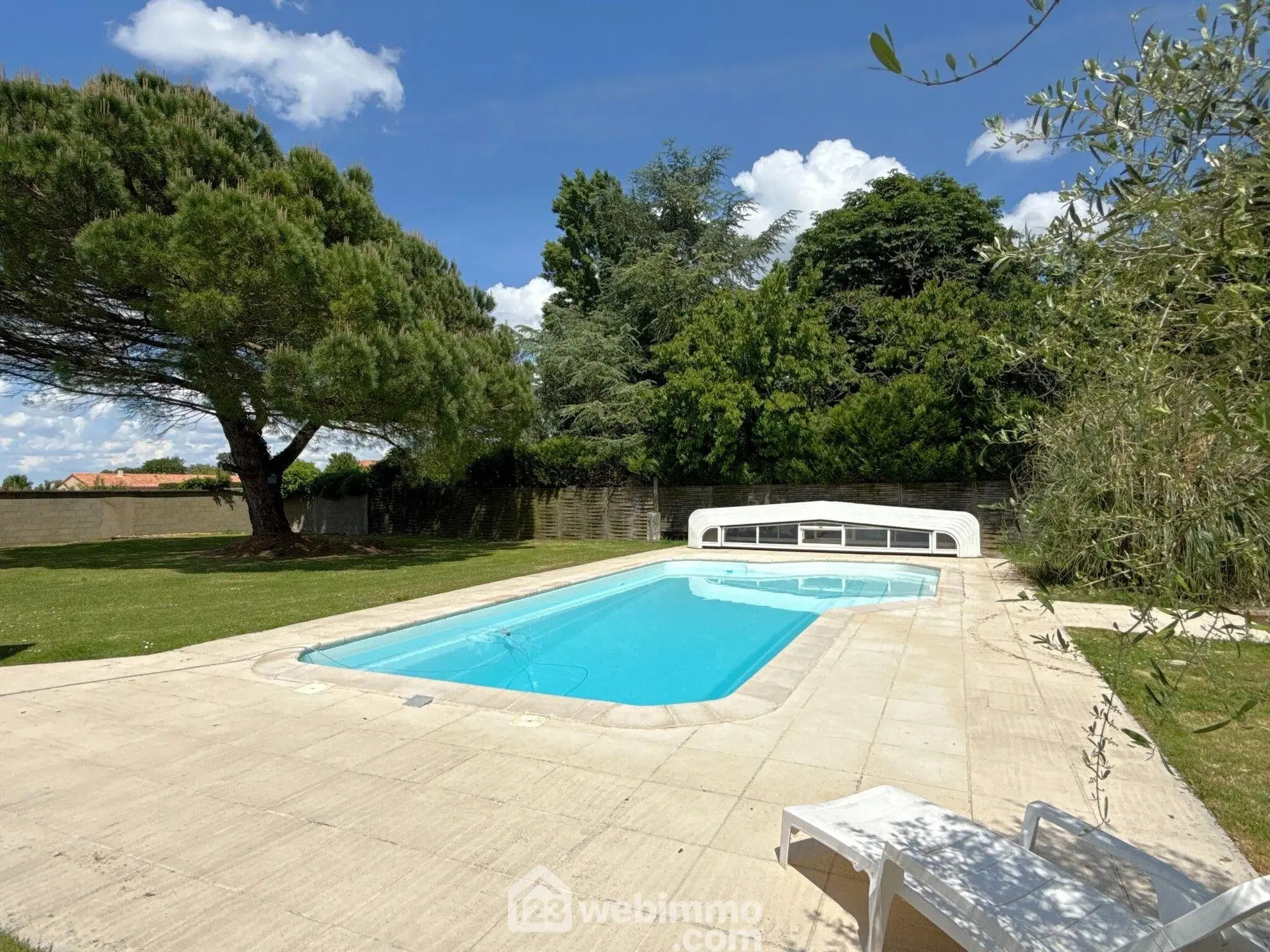 Maison de 160 m² avec piscine et grange à Saint-Martin-la-Pallu 