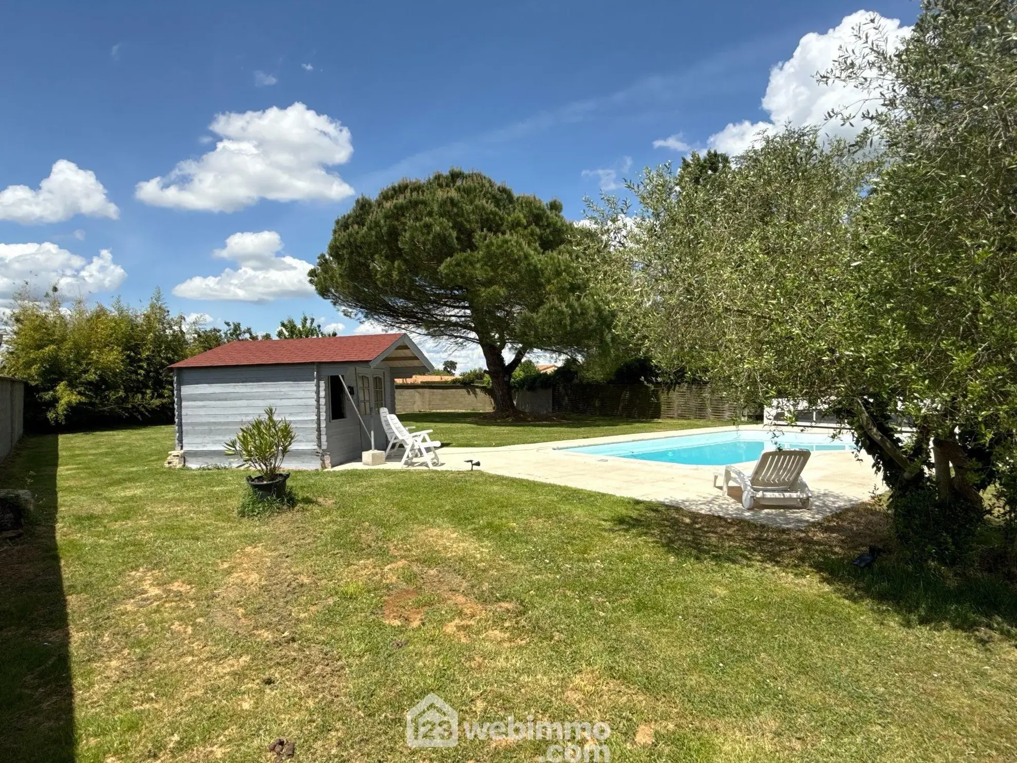 Maison de 160 m² avec piscine et grange à Saint-Martin-la-Pallu 