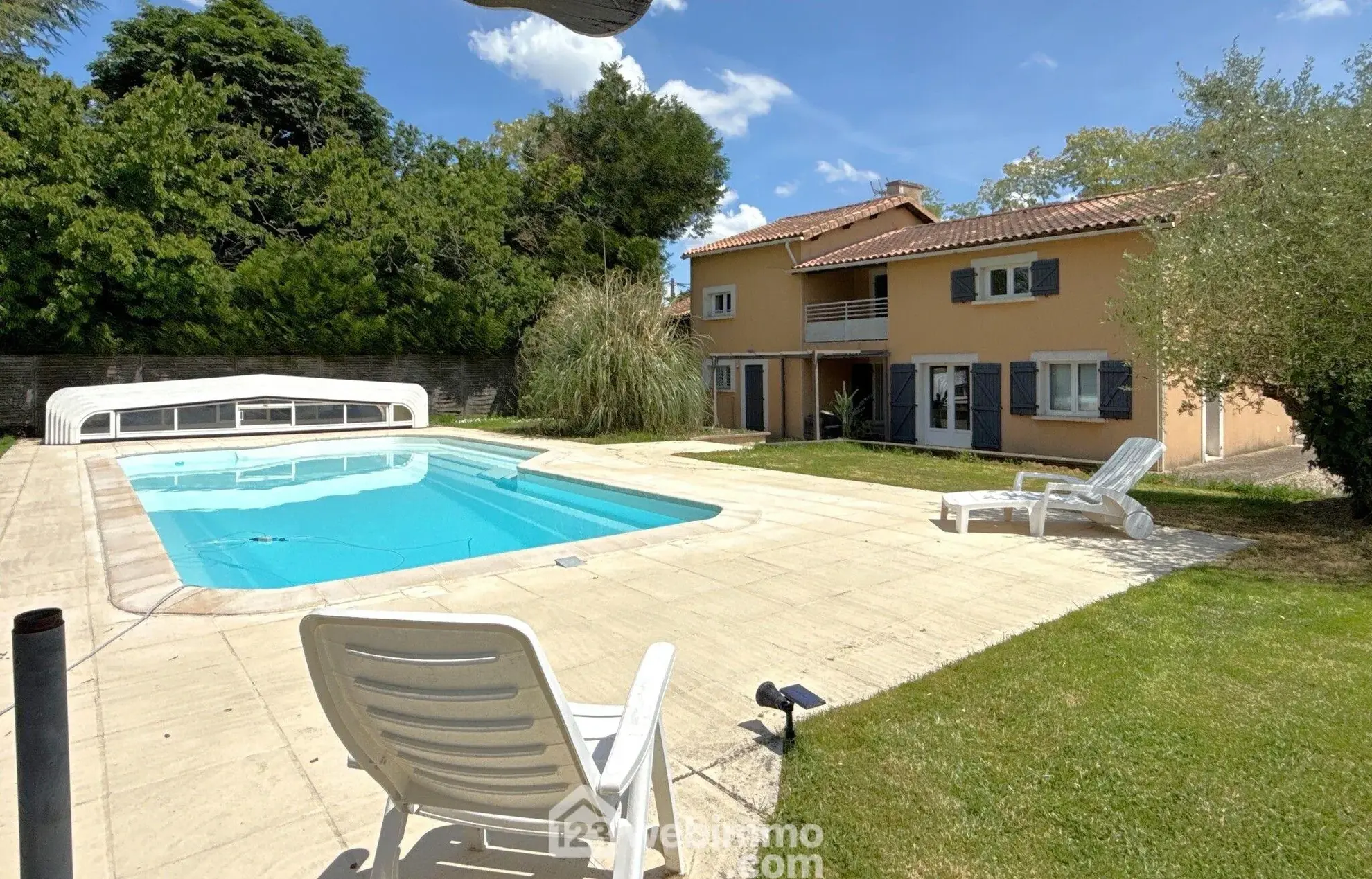 Maison de 160 m² avec piscine et grange à Saint-Martin-la-Pallu 