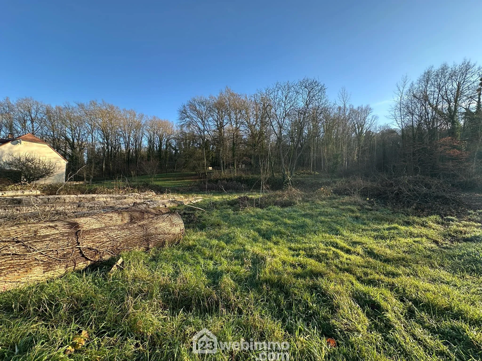 Terrain constructible de 987 m² à Vorges - Calme et viabilisé 