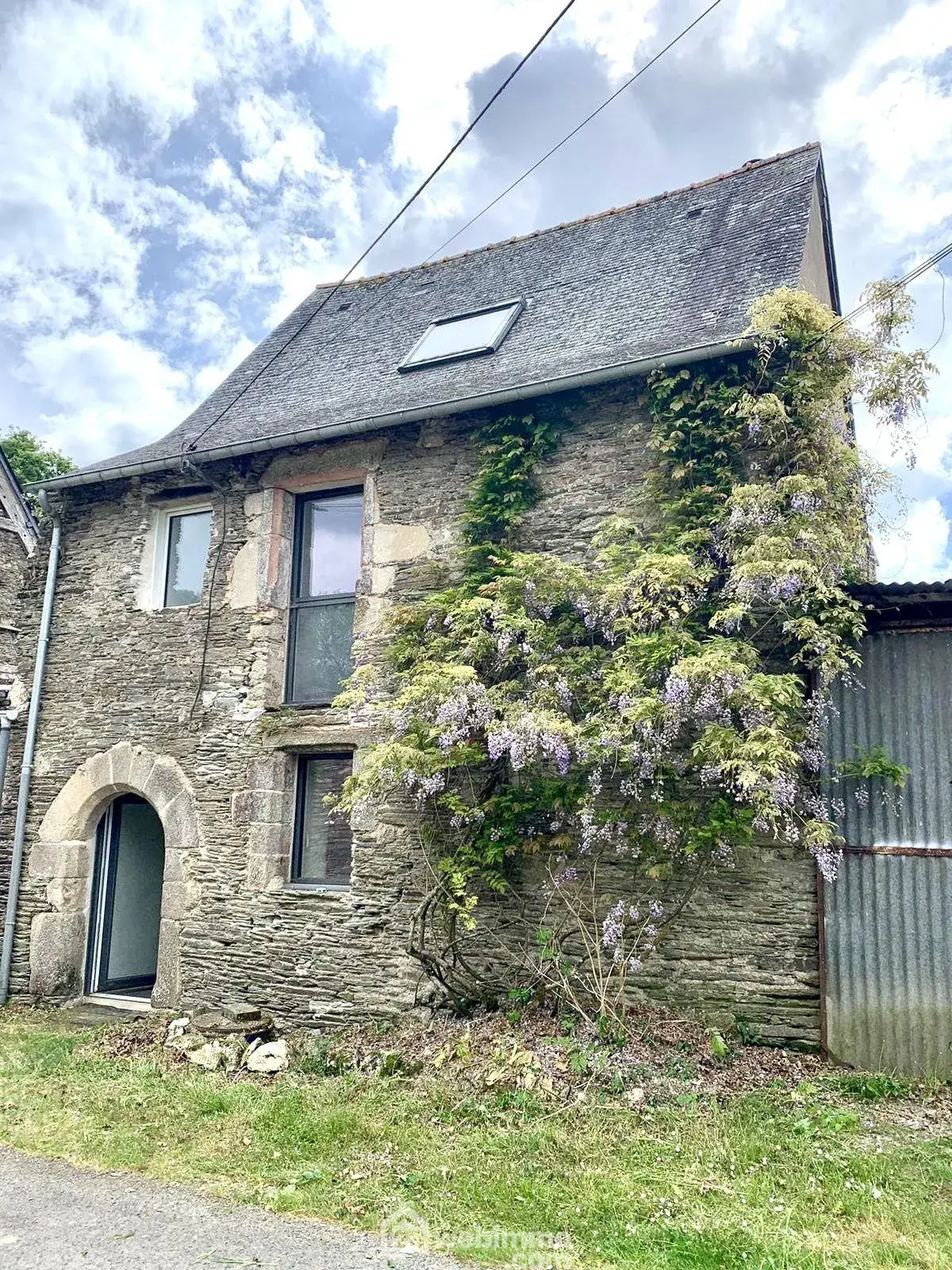 Maison provençale rénovée à Ploërmel avec jardin et potentiel d'extension 