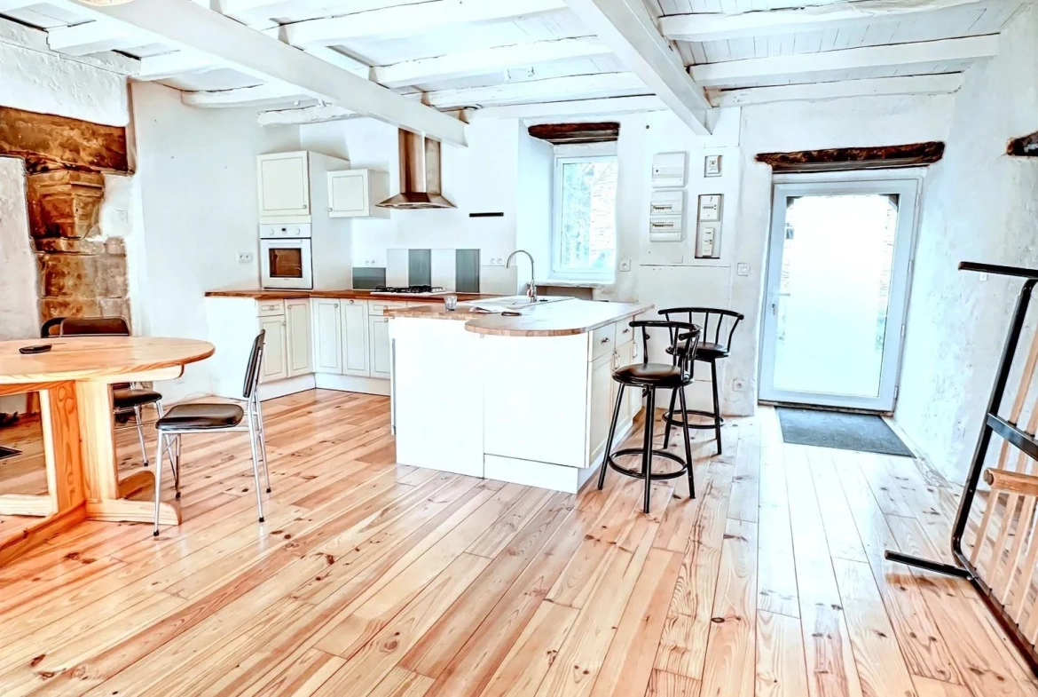 Maison provençale rénovée à Ploërmel avec jardin et potentiel d'extension 