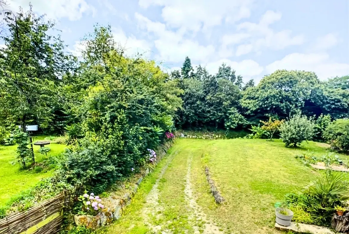 Maison provençale rénovée à Ploërmel avec jardin et potentiel d'extension 