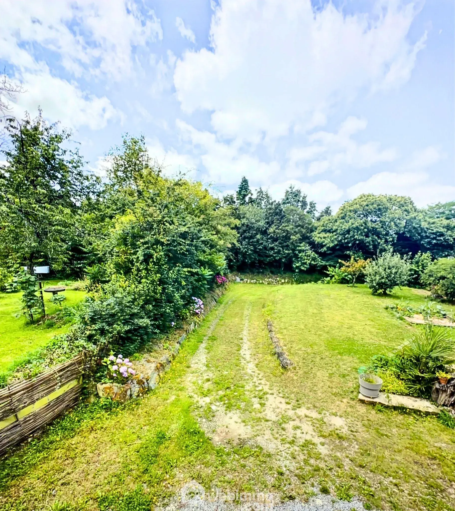 Maison provençale rénovée à Ploërmel avec jardin et potentiel d'extension 