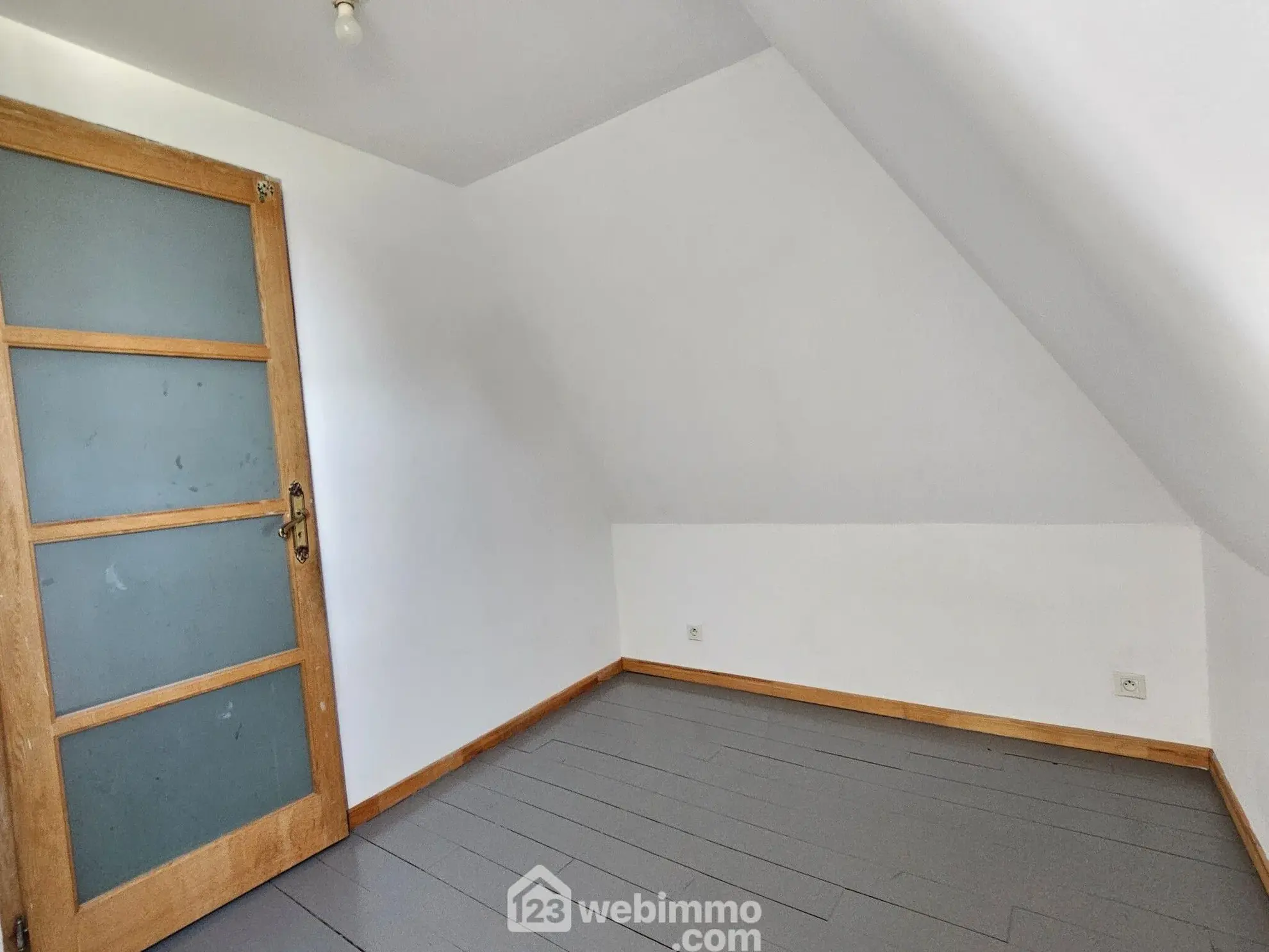 Appartement T1 bis rénové de 26 m² à Nay - Vue imprenable en centre-ville 
