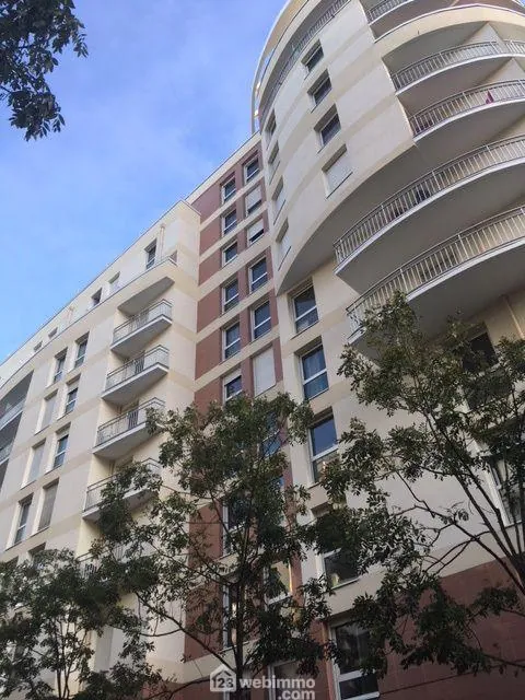 Studio à vendre à Courbevoie proche La Défense - Investissement locatif avec bon rendement