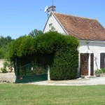 Maison à Chabris avec jardin clos, dépendances et confort
