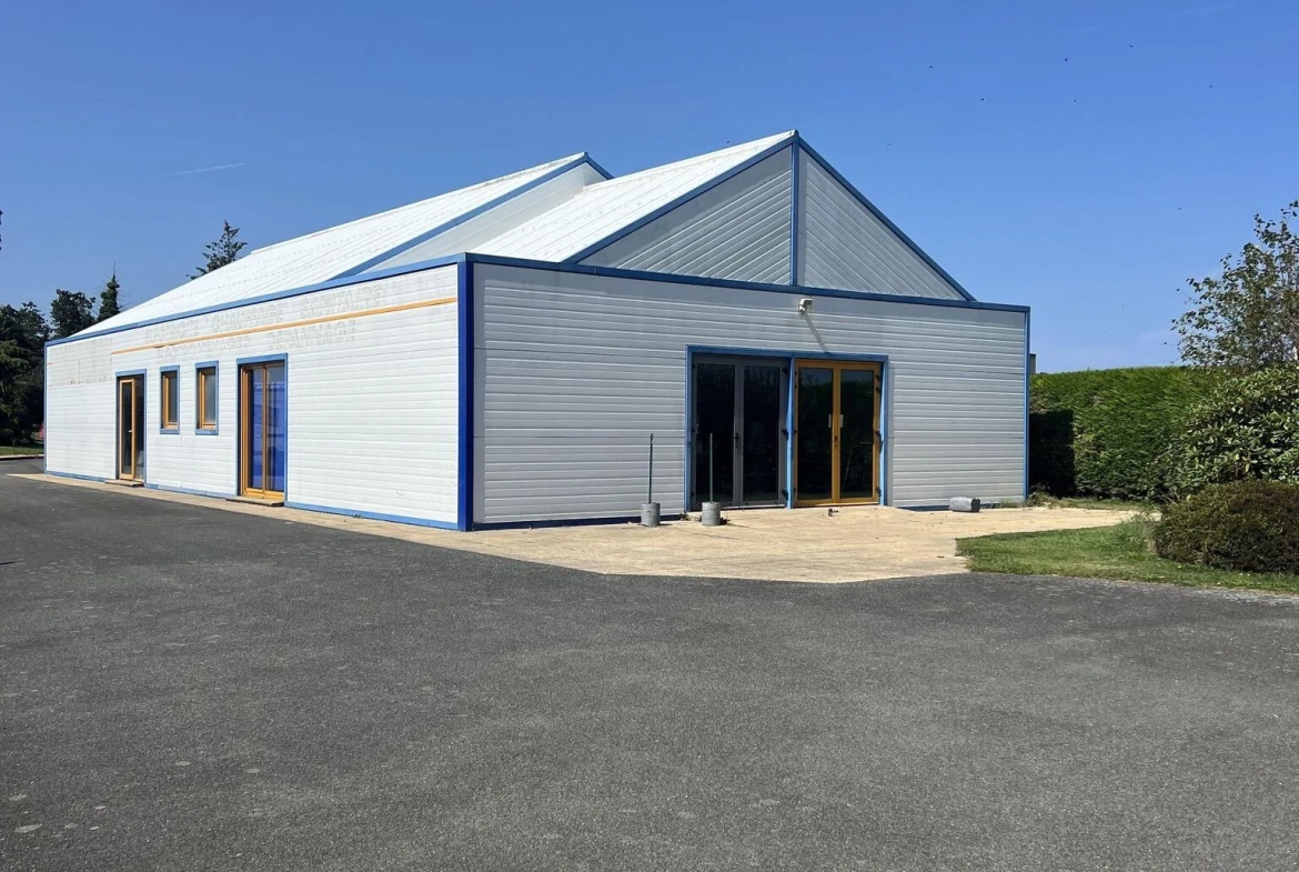 Bâtiment modulable de 255 m² à Ploumilliau pour activité de stockage ou location 