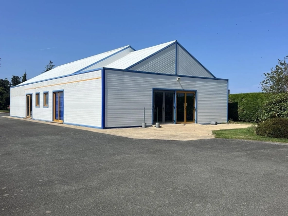 Bâtiment modulable de 255 m² à Ploumilliau pour activité de stockage ou location