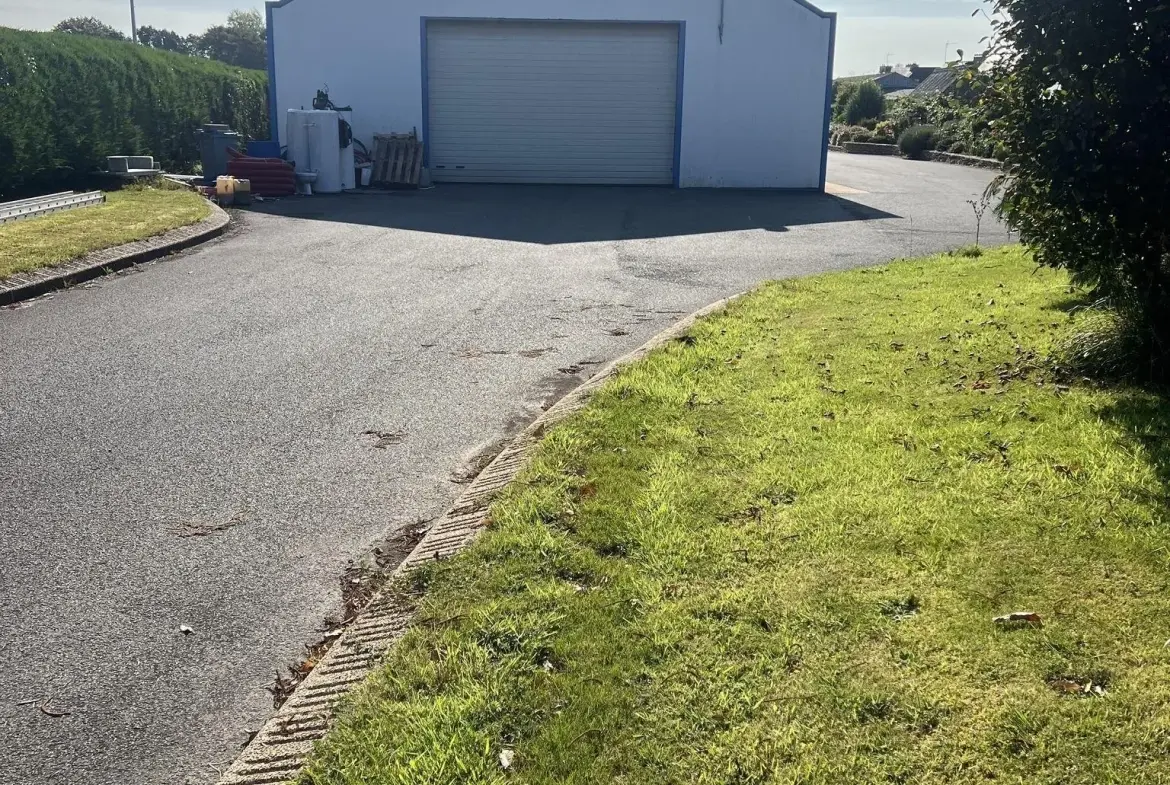 Bâtiment modulable de 255 m² à Ploumilliau pour activité de stockage ou location 