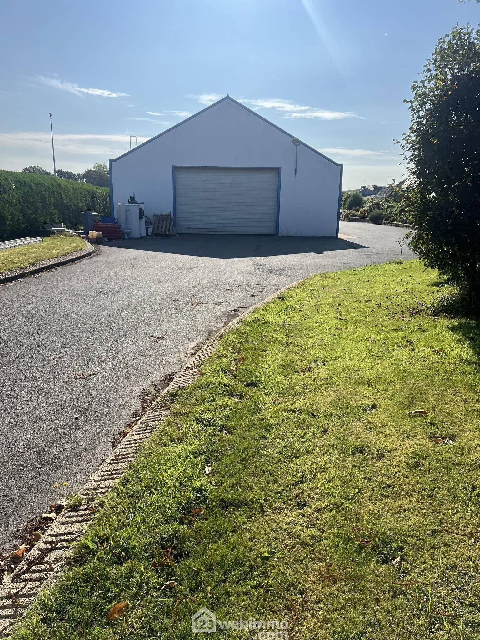 Bâtiment modulable de 255 m² à Ploumilliau pour activité de stockage ou location 