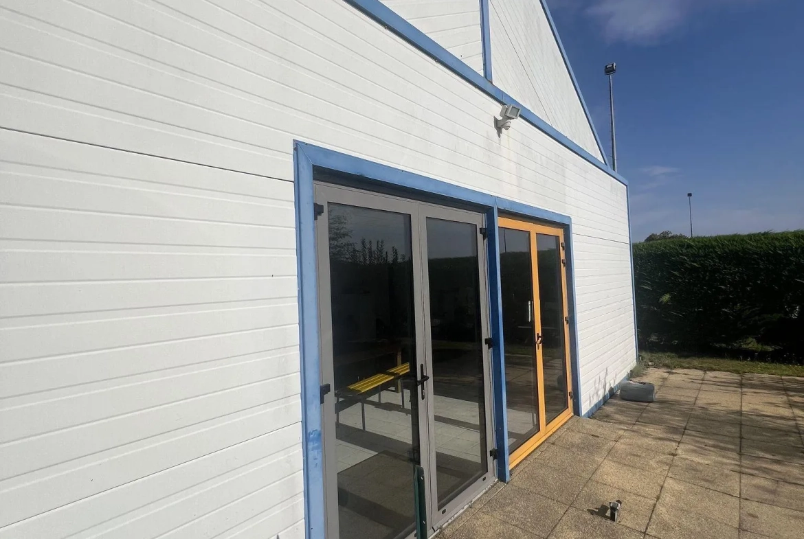 Bâtiment modulable de 255 m² à Ploumilliau pour activité de stockage ou location 