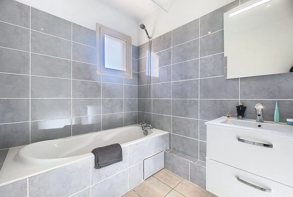 Maison à vendre à Monestiés - 89,28 m², 2 chambres, terrasse, vue campagne 
