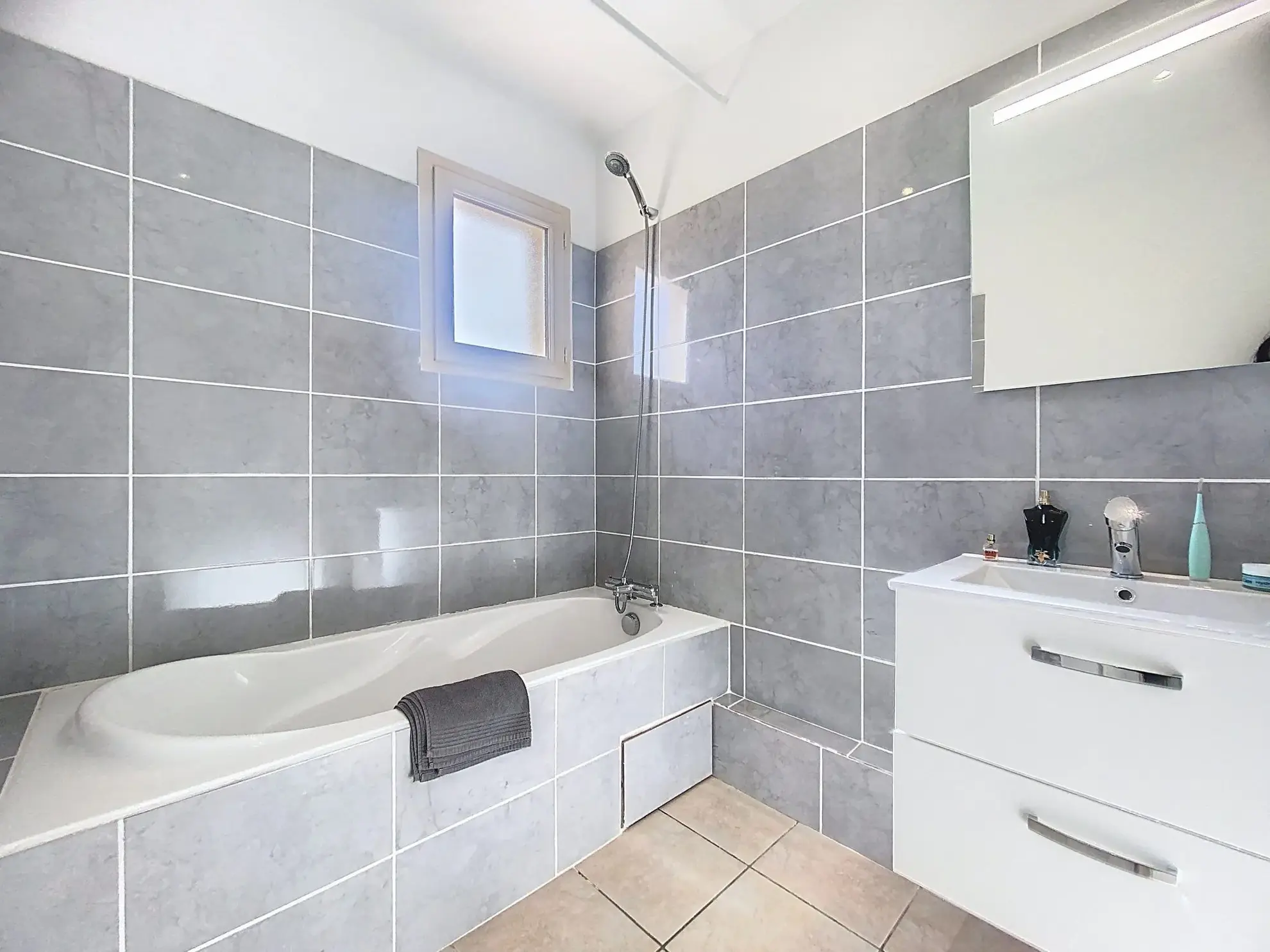 Maison à vendre à Monestiés - 89,28 m², 2 chambres, terrasse, vue campagne 