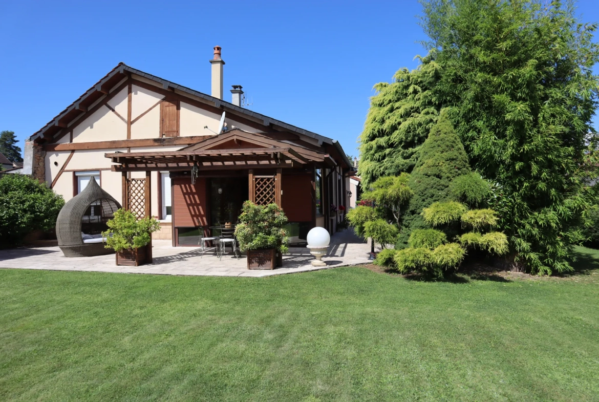 Maison à Autun avec extérieur aménagé, 3 chambres, garage et jardin 